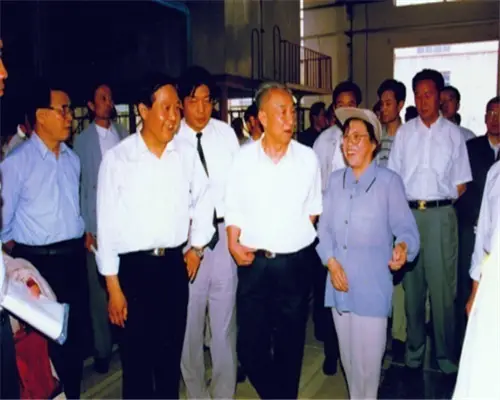 1997年6月，邹家华副总理视察天水长城开关厂.webp