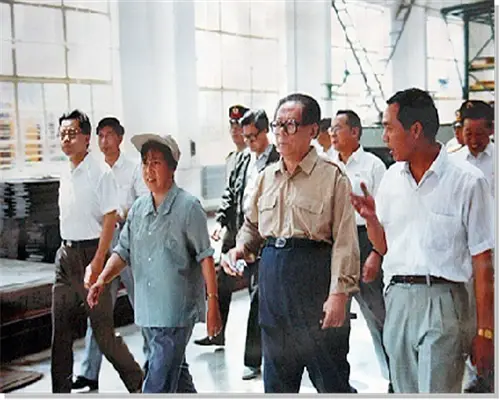 1992年8月13日，江泽民总书记视察公司所属企业。江泽民总书记在视察了主要生产车间后异常兴奋地表示：“没到天水之前，还不知道这里有这么好的工厂！”，并欣然为公司题字留念。